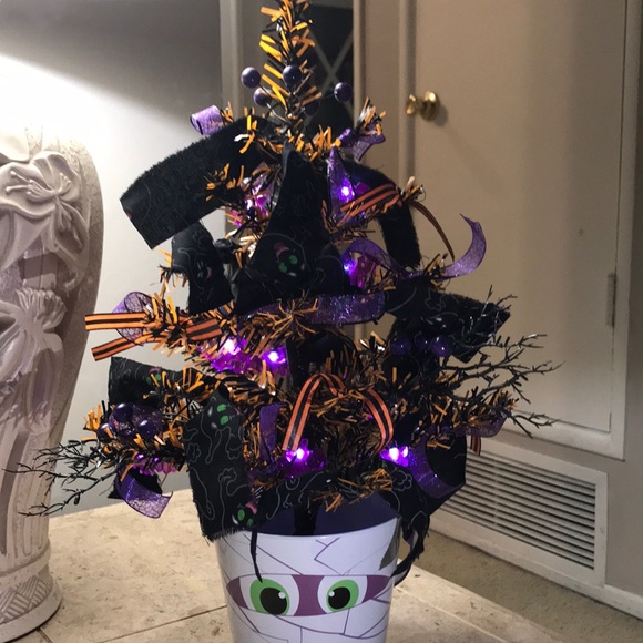 Halloween Lighted Bat Tree - Picture 3 of 6